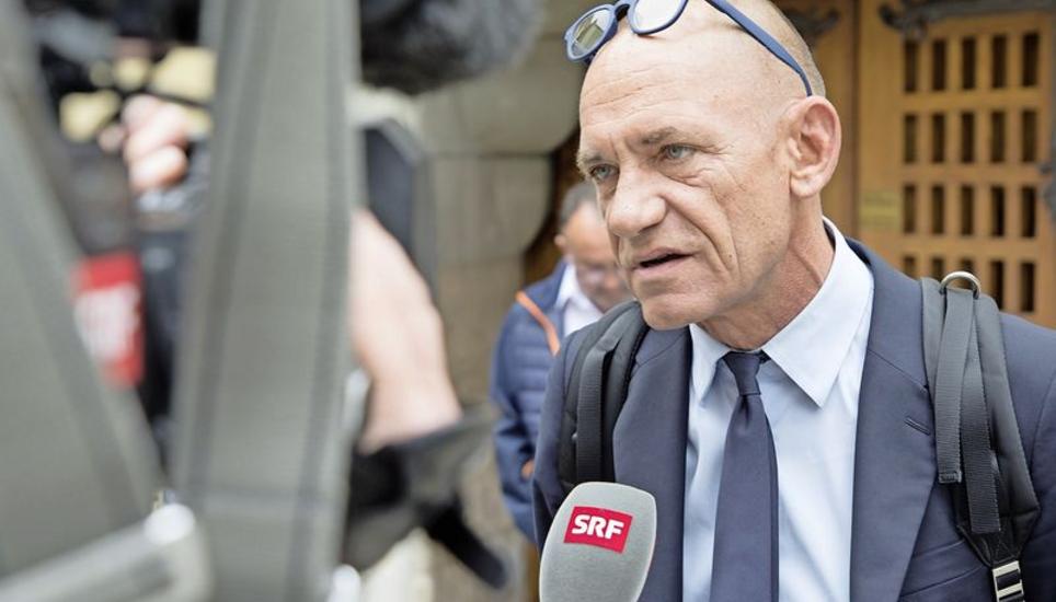 Thomas Fingerhuth, Verteidiger von Franz W., nimmt nach der Verhandlung Stellung zum Urteil. Bild:Flavia Grossenbacher