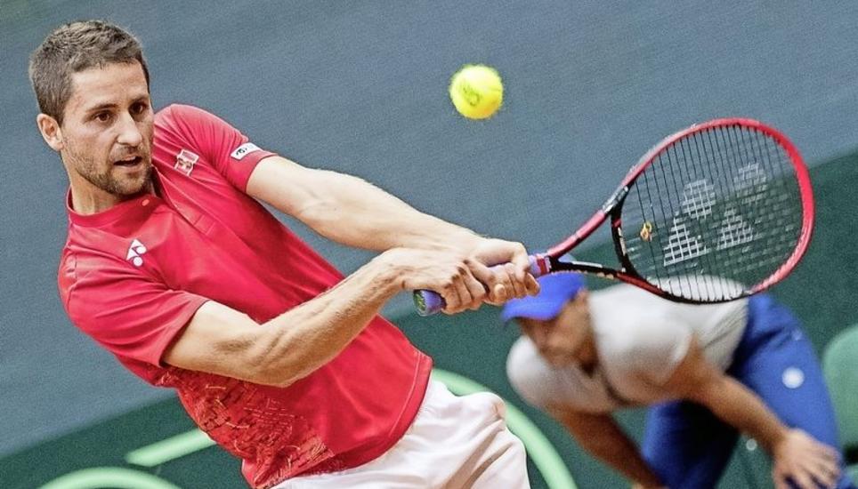 Sandro Ehrat zeigte zum Auftakt der Davis-Cup-Barrage eine starke Leistung und brachte die Schweiz in Führung. Bild: Key