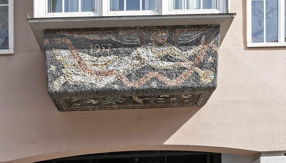 In der Erkerstadt Schaffhausen wurden nicht nur im 17. und 18. Jahrhundert Erker gebaut. Hier ein Beispiel am Frongwagplatz. Bild: Evelyn Kutschera