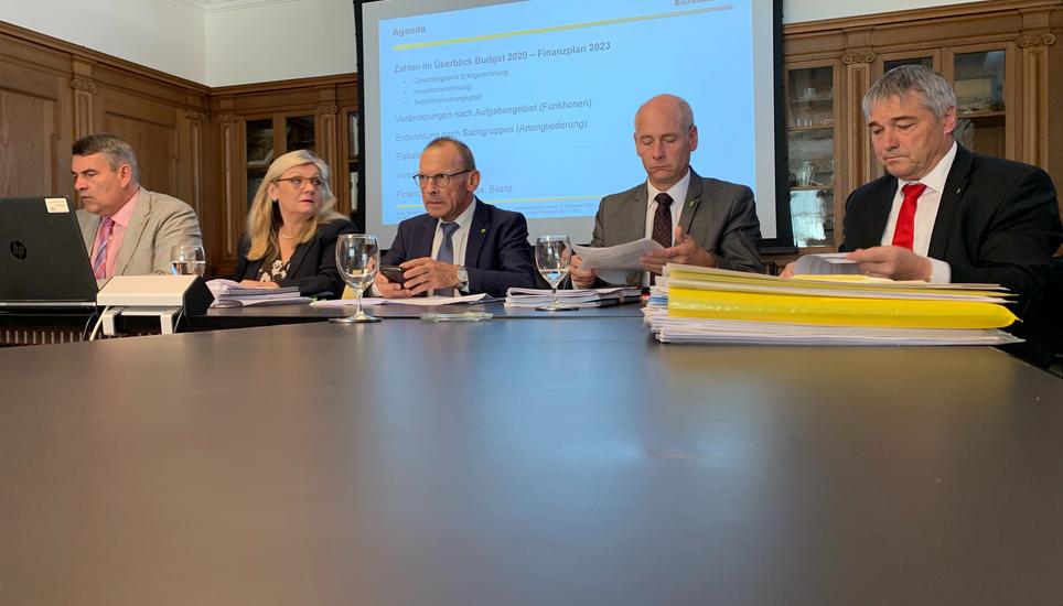 Der Regierungsrat bei der Vorstellung des Budgets für das Jahr 2020. Bild: zge