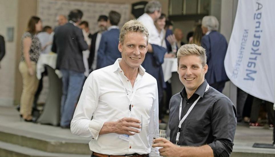 Beat Ammann (links), Geschäftsführer MTF Schaffhausen, hier mit Florian Meier, ebenfalls MTF, referierte gestern Abend im Park Casino über Cloud Computing. Bild: Selwyn Hoffmann