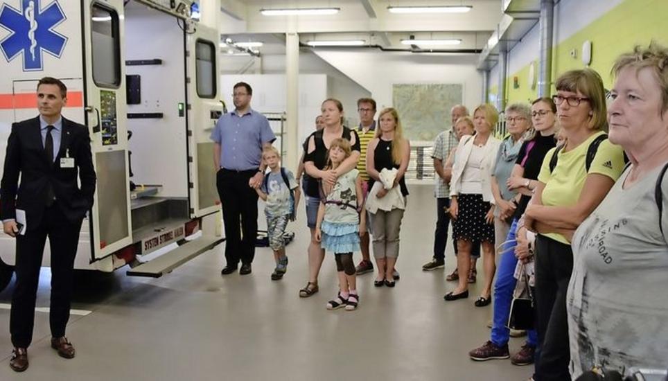 Eine Delegation aus dem Jestetter Zipfel besichtigte im Kantonsspital Schaffhausen Rettungsdienst, Notfallzentrum und Geburtenabteilung. Bild: Thomas Güntert