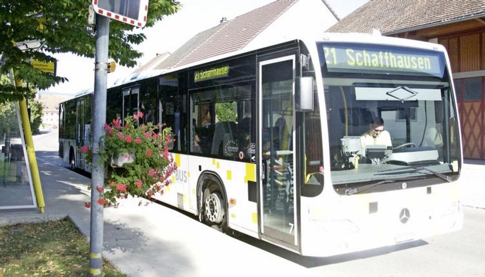 Die Linie 21 verkehrt ab Mitte Dezember wieder im Halbstundentakt zwischen Schleitheim und Schaffhausen. Bilder: Tim Nadler