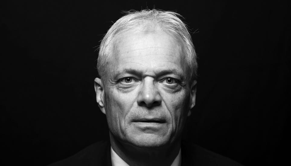 Sein Humor ist subtiler als seine Ernsthaftigkeit: Ständerat Thomas Minder. Bild: Selwyn Hoffmann
