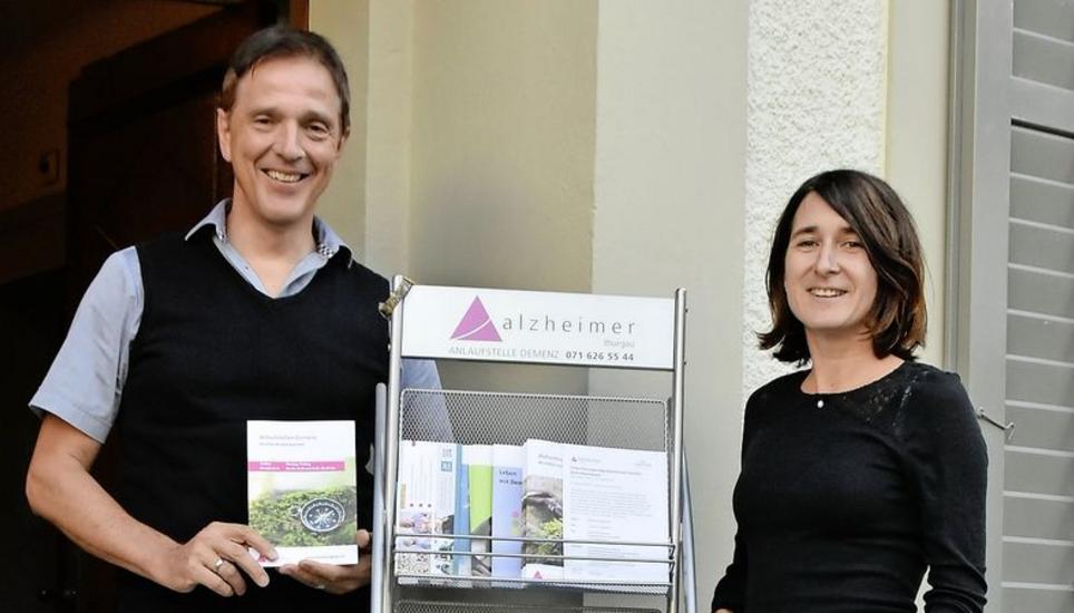 Raimund Disch und Simone Kessler informierten über Demenz. Bild: Sonja Werni