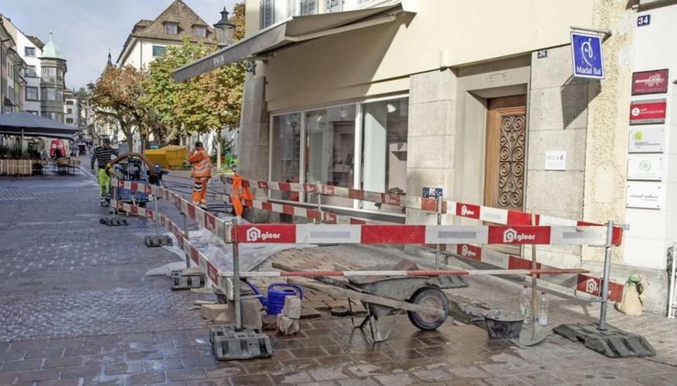 Aktuell sind die Arbeiten am Altstadtbelag auf der Vordergasse zu beobachten. Bild: Flavia Grossenbacher