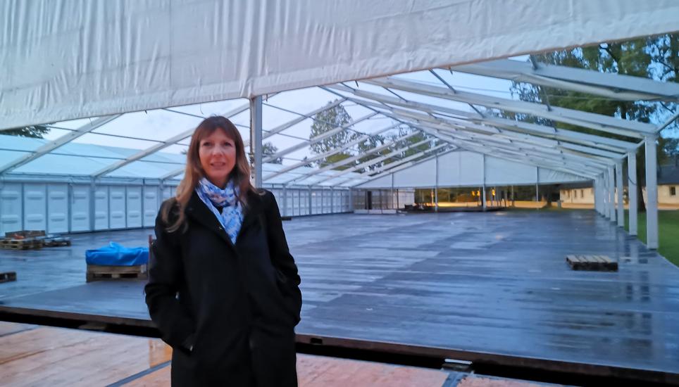 Jlona Vlach überwacht den Aufbau der Herbstmesse. Bild: Radio Munot