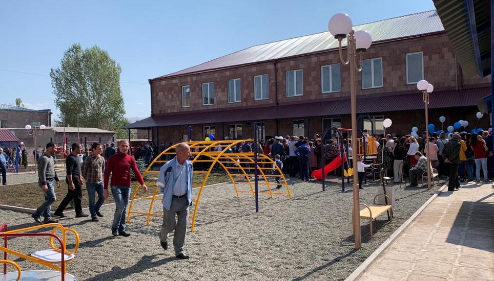 Kindergarteneröffnung in Armenien. Bild: Zeno Geisseler