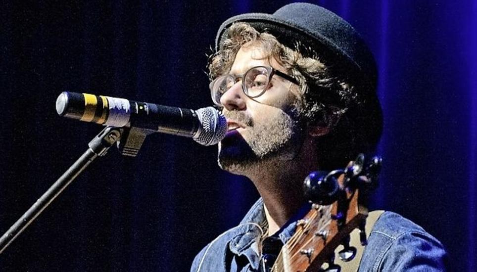 Der Thuner Songwriter und Gitarrist Sam Blaser. Bild: Selwyn Hoffmann