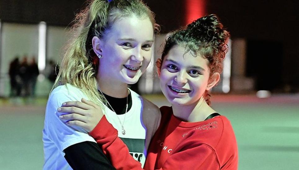 Eva Pedretscher (l.) und Marisol Didonna geniessen Musik, Gesellschaft und die Freiheit, unbeaufsichtigt zu sein.