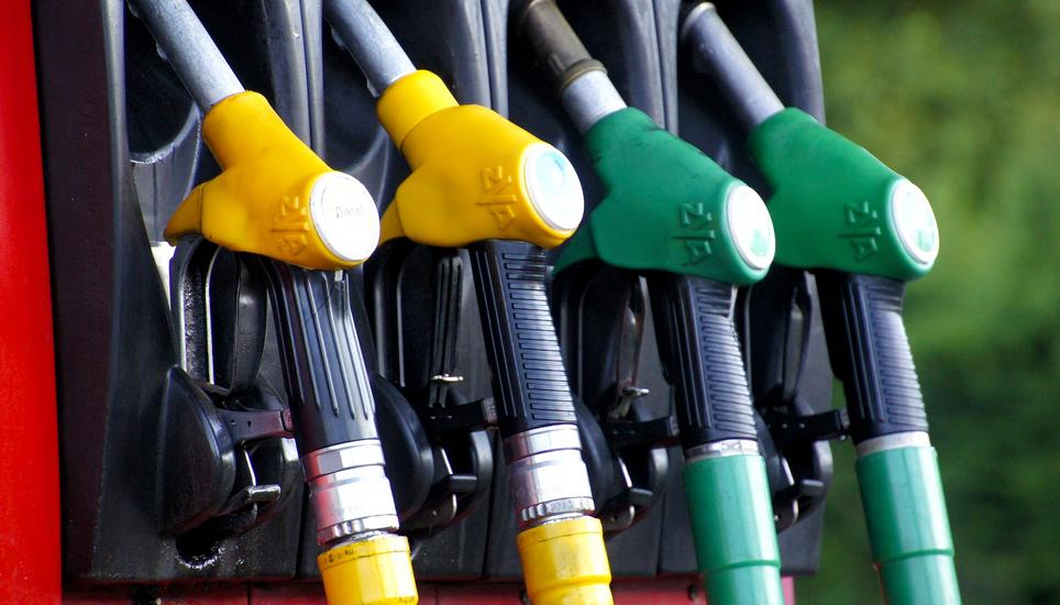 Eine Zapfsäule war durch den Molotow-Cocktail in Brand geraten. Symbolbild: Pixabay