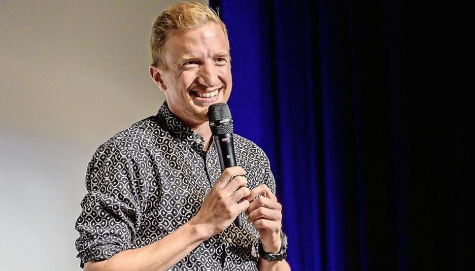 Comedian Stefan Büsser im ausverkauften Trottentheater in Neuhausen. Bild: M. Kessler