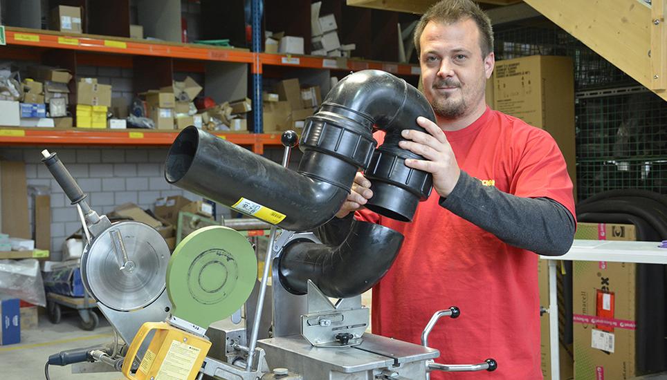 Ob es um den Neubau des Badezimmers geht, um Anwendungen für die Industrie oder um das Ersetzen des Siebes im Wasserhahn – das Team von Bollinger deckt das ganze Spektrum von Sanitärarbeiten ab. Das Unternehmen betreibt Standorte in Schaffhausen und in Schleitheim. Bilder: Rolf Fehlmann