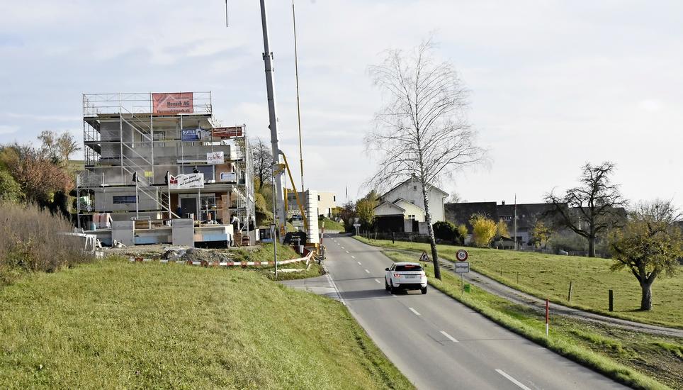 Dörflingen ist eine wachsende Gemeinde und muss deswegen verschiedene Investitionen tätigen, was sich auf den Steuerfuss auswirkt. Bild: Tim Nadler