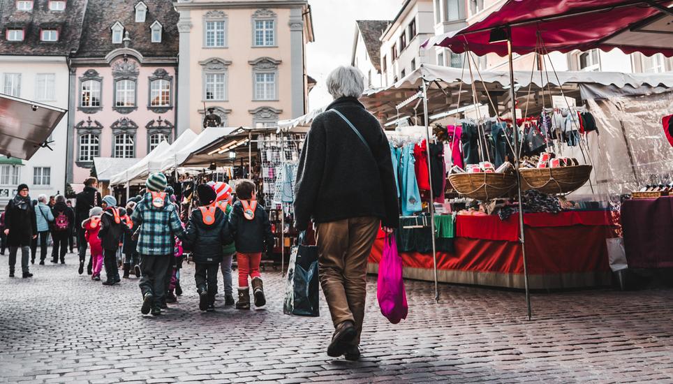 2019 war alles bunt und festlich – dieses Jahr wird der Fronwagplatz leer bleiben. Bild: Radio Munot