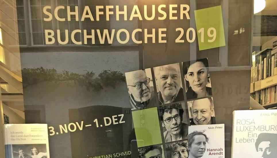 Mit Büchern die Welt erkunden … Bild: Edith Fritschi
