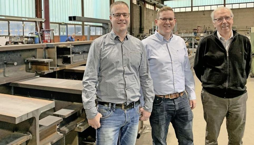 Dario Eichelberger (links) und Manuel Fischer sind die Nachfolger von Geschäftsführer Jakob Fehr (rechts). Bild: zvg