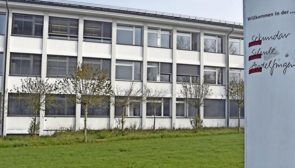 Im Saal der Sekundarschule Andelfingen wurde abgestimmt: Mit 19 Ja- zu 13 Nein-Stimmen fiel die Entscheidung deutlich im Sinne einer Fusion aus. Archivbild: Thomas Güntert