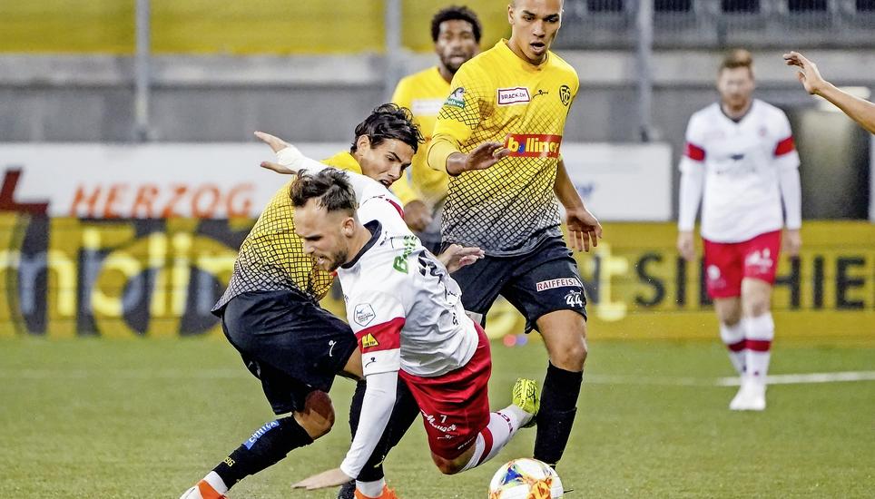 Für den FCS (links Luca Tranquilli und rechts Magnus Breitenmoser) geht es darum, gegen den FC Vaduz zu punkten. Bild: Roger Albrech