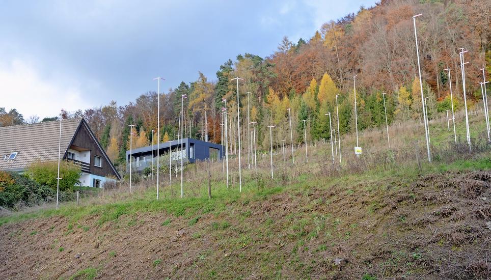 Am Bauvorhaben auf dieser Hemishofer Parzelle hat sich ein Rechtsstreit entzündet. Bild: Melanie Duchene