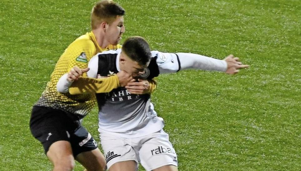 Kämpferisch den Punkt festgehalten: Die FCS-Spieler wie im Bild Simone Belometti (li) traten in Wil stark verbessert auf. Es reichte zwar nicht zum Sieg, ein Punkt wurde es aber doch. BILD PASCAL OESCH