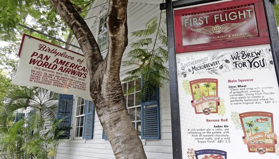 «Aus dem original erhaltenen ersten Verkaufsgebäude von Pan Am ist das Restaurant und die Kleinbrauerei First Flight geworden», schreibt Markus Müller.
