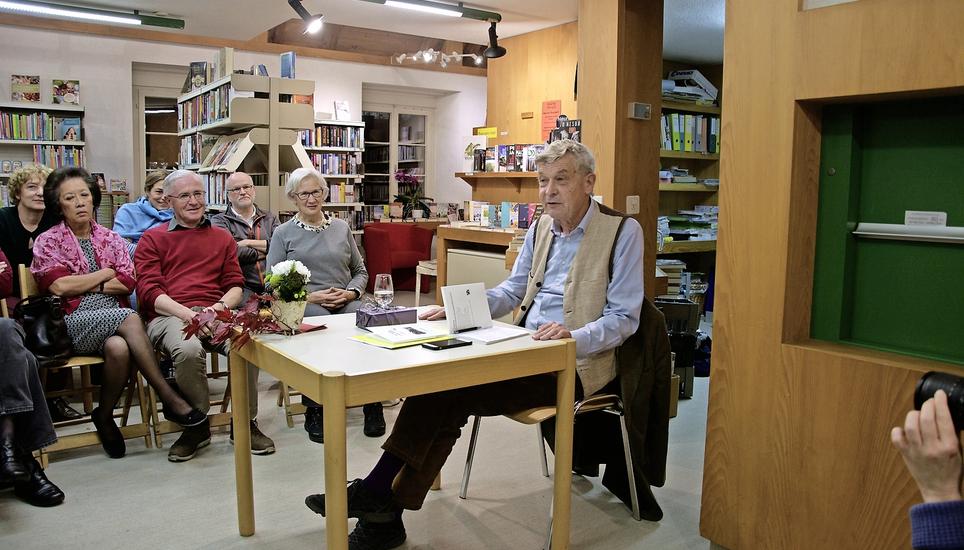 Autor Andreas Giger liest aus seinem Thayngen-Krimi. Bild: Tim Nadler