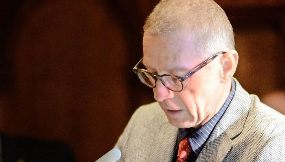 Kantonsrat Matthias Freivogel am Montag bei der Bekanntgabe der diesjährigen Ausgezeichneten. Bild: Zeno Geisseler