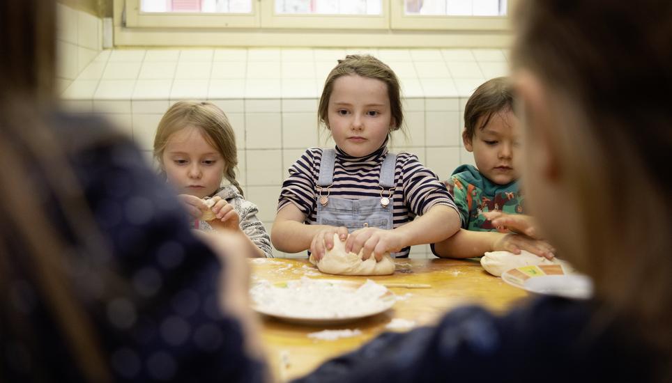 Vom Teig zum fertigen Grittibänze.