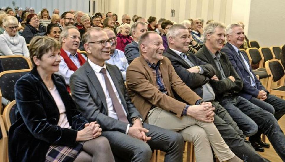 Blick ins Publikum während der Ansprache von Simon Stocker – in der ersten Reihe von links: Sabine Dubach, Hannes Germann, Hermann Schlatter, Walter Vogelsanger, Andreas Frei, Erwin Gfeller und Ralph Künzle. Bild: Selwyn Hoffmann