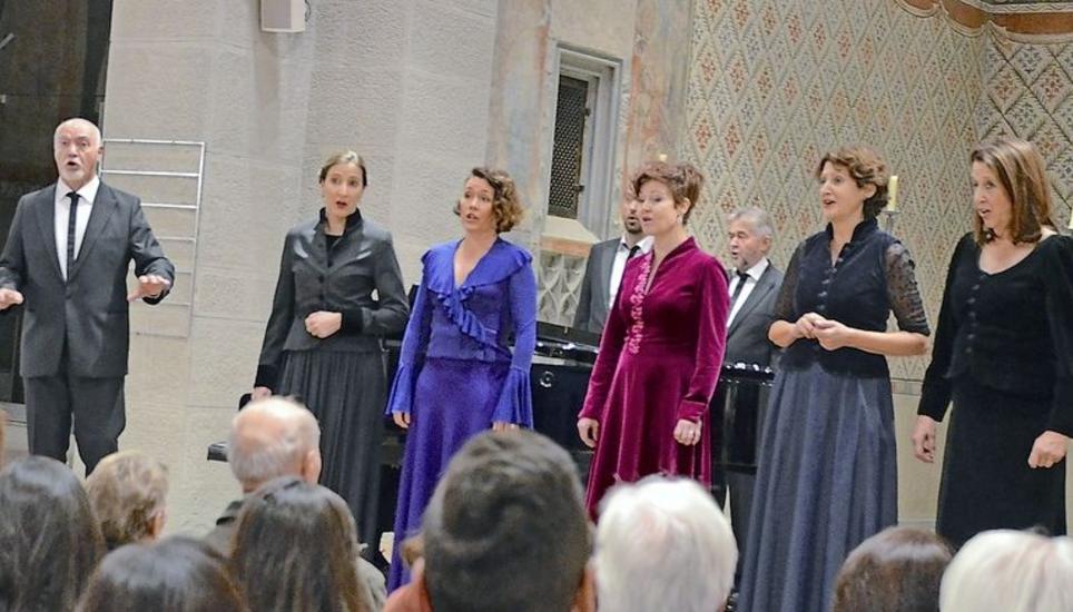 Begnadete Compagnia Rossini in der Stadtkirche von Stein am Rhein am Samstagabend: links Armin Caduff (Leitung und Bearbeitungen, Bass) und sein Ensemble. Bild: Margrith Pfister-Kübler
