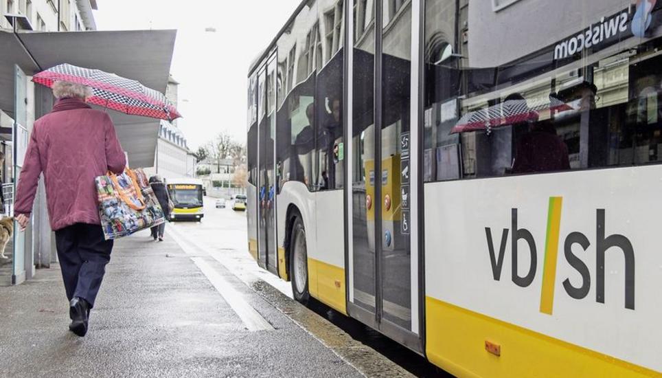 Das neue Logo auf den Schaffhauser Bussen. Es wird etappenweise eingeführt. Bild: Flavia Grossenbacher