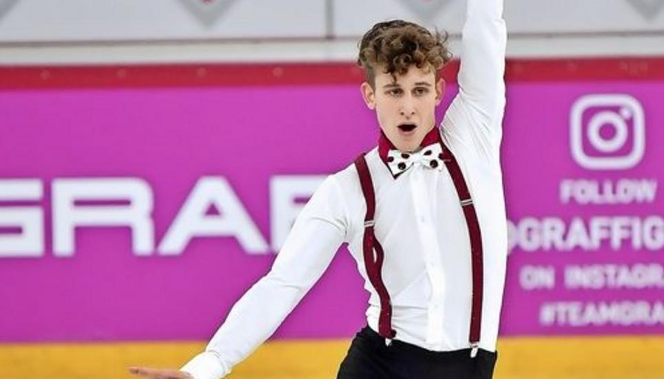 Lukas Britschgi Der Schaffhauser Eiskunstläufer wurde in Biel zum zweiten Mal Schweizer Meister in der Elitekategorie. Britschgi trainiert in Oberstdorf. Sein Ziel ist Olympia 2022.