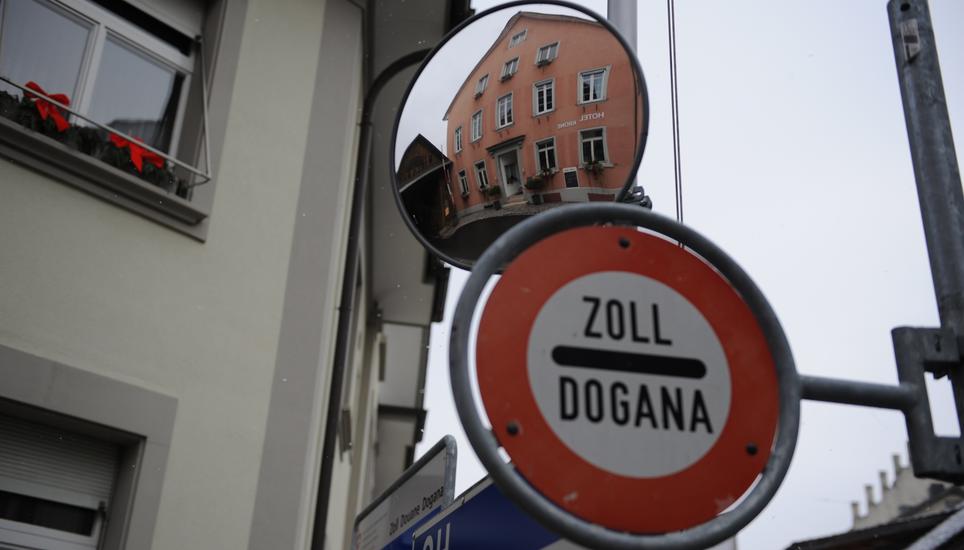 Wer über die Grenze nach Deutschland will, muss einiges beachten.