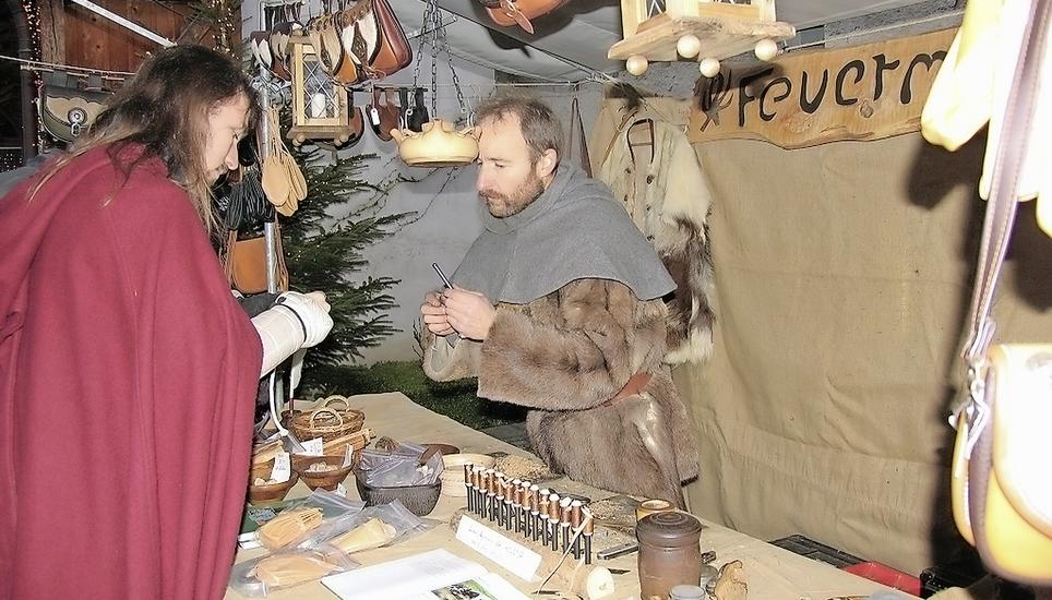 Beim Mittelalterlichen Handwerkermarkt in Stein am Rhein zeigen zahlreiche Standbetreiber alte Fertigungstechniken. Bild: zvg