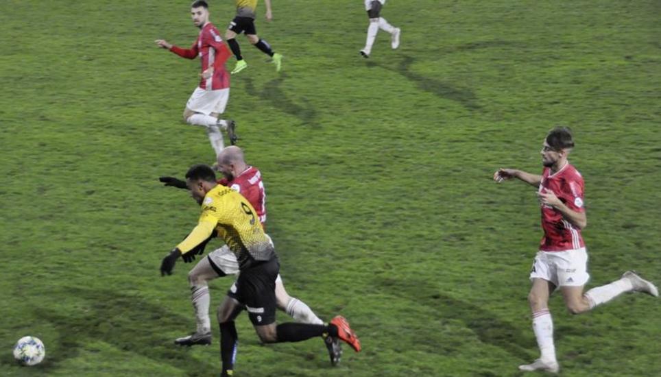 Der FC Schaffhausen (vorne Karim Barry) lief in Nyon gegen Lausanne Ouchy hinterher und verlor mit 0:2. Bild: Pascal Oesch