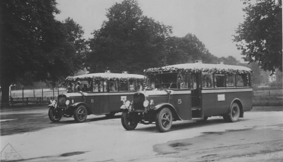 Lange vor den Elektrobussen sahen die Busse in Schaffhausen ungefähr so aus. Hier sehen Sie Bilder des Busunternehmens Rattin. Bilder: Stadtarchiv Schaffhausen