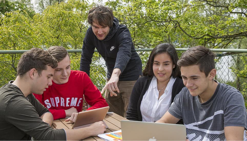 Das Gleichgewicht zwischen Fordern und Fördern sowie ein enges Verhältnis zwischen Schülern und Lehrern prägt den Schulalltag.