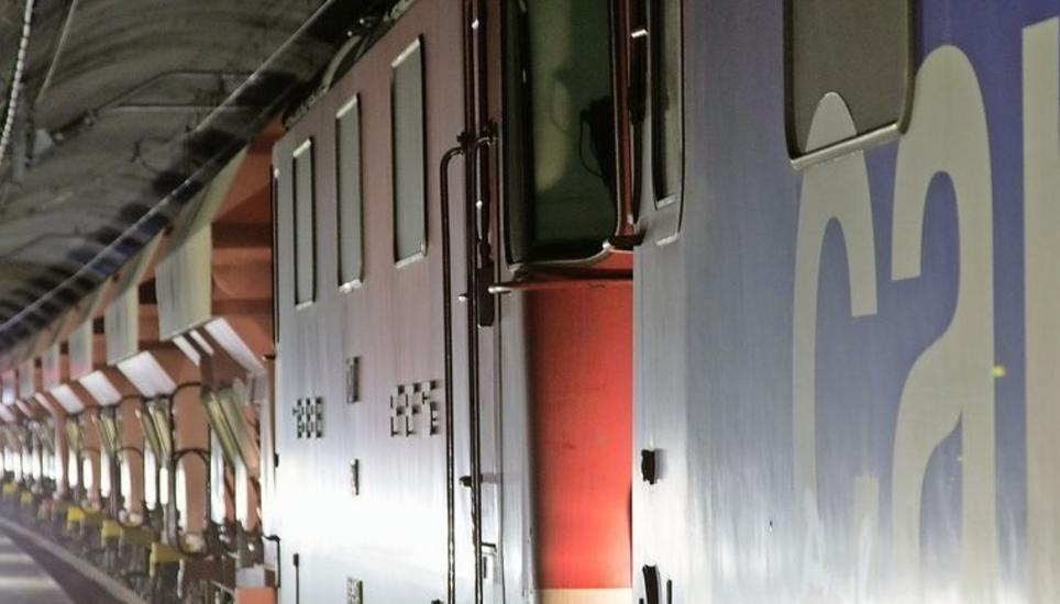 Ein Zug von SBB Cargo fährt durch den Gotthard-Basistunnel. Bild: SBB
