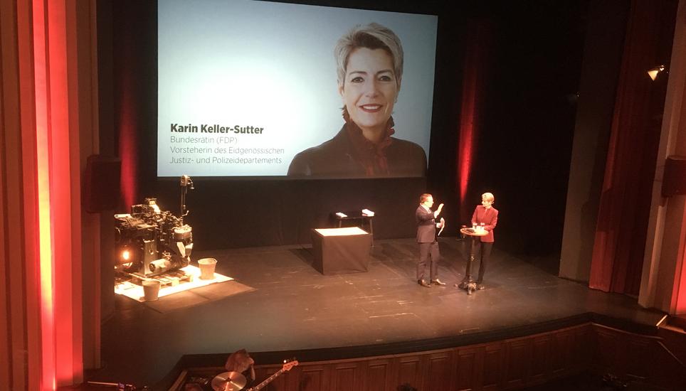 Ihren letzten grossen Auftritt in Schaffhausen hatte Bundesrätin Karin Keller-Sutter am Bleigiessen der Schaffhauser Nachrichten im Januar dieses Jahres. Bild: opp