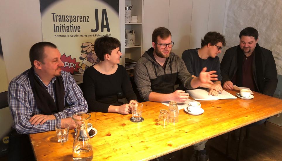 Das überparteiliche Komitee «Transparenzinitiative» stellte heute ihre Programm vor. Bild: Radio Munot