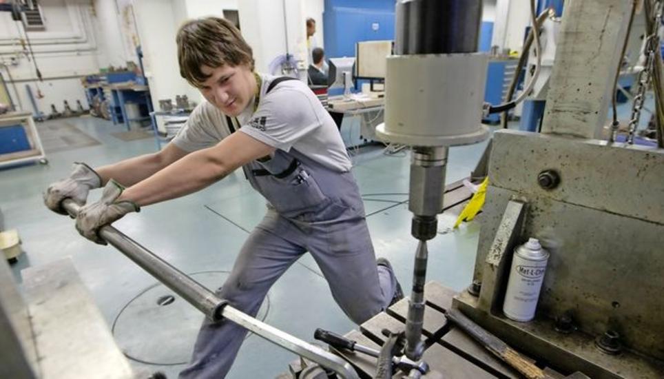 Die Mitarbeiter von Georg Fischer mussten nach der Mindestkursaufhebung pro Woche vier Stunden länger arbeiten. Bild: Key