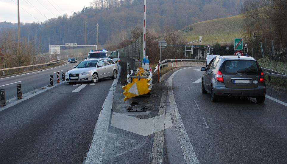 Verletzt habe sich bei dem Unfall auf der Autobahn niemand. Bild: SHPol