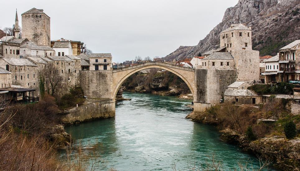Die Hilfsaktion versorgt Flüchtlinge in Bosnien-Herzegowina mit Lebensmitteln, Trinkwasser, Kleidung, Schlafsäcken und Decken. Symbolbild: Pixabay