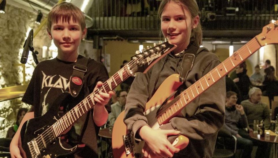 Philipp und Camilla sind Cousins und spielen gemeinsam in der Band «Rocking Youngsters».