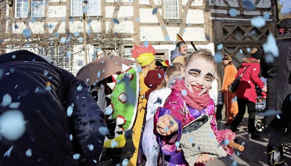 «Hüsch Hilari» im Norden des Zürcher Weinlands: Hier Laufen-Uhwiesen. Bilder: Roberta Fele, Alexander Joho, Sonja Werni, Urs Helstein
