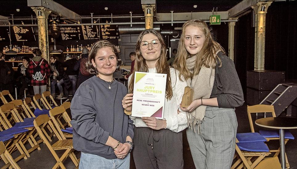 Film prämiert: Anna Lara Weidmann, Emilia Szczucka und Nina Brugger gewannen zusammen mit Hatice Ucan einen Hauptpreis. Bild: Flavia Grossenbacher