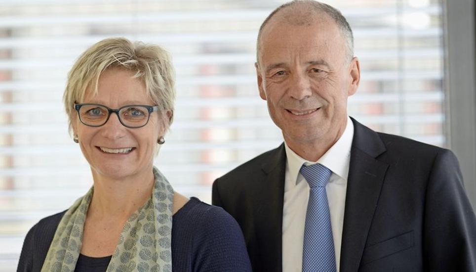 Marlis Pfeiffer, Verwaltungsratspräsidentin und Daniel Brüschweiler, Vorsitzender der Bankleitung. Bild: Zeno Geisseler