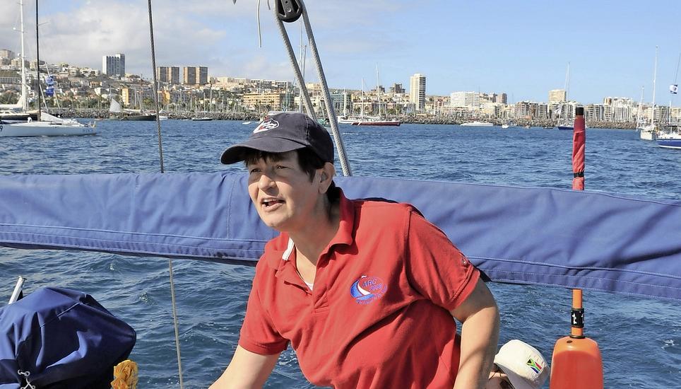Marina Passet ist in ihrem Element. Am Steuerrad ihrer Segeljacht fühlt sie sich wohl und kann sich ihren Traum von der grossen weiten Welt erfüllen. Bild: zvg