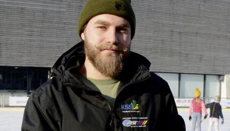 Auch nach der Arbeit steht Pascal Keller gern auf dem Eis. Bild: Fabienne Niederer